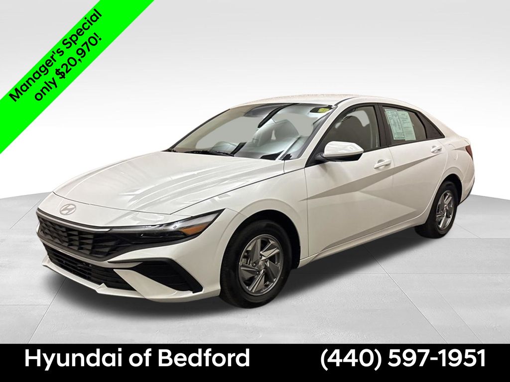 Serenity White Pearl 2026 Hyundai Elantra SE FWD Sedan Front-Wheel Drive Continuously Variable Transmission