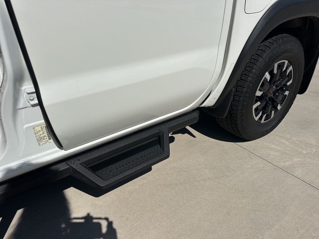 2023 Glacier White Nissan Frontier PRO-X RWD Truck
