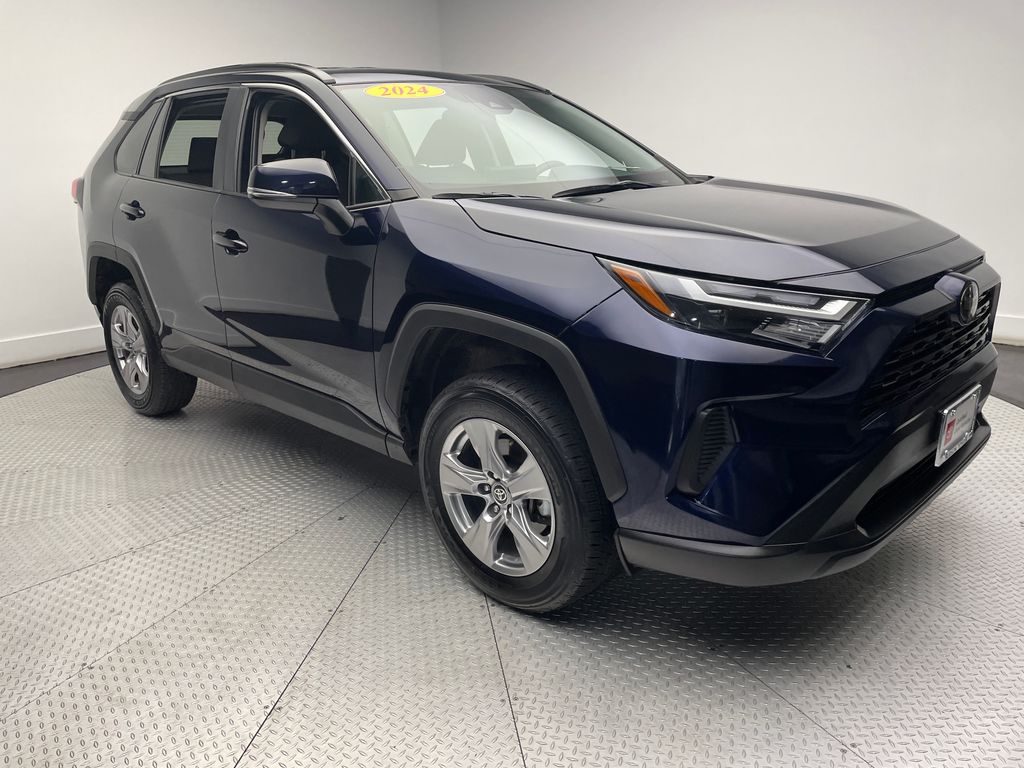 2024 Toyota RAV4 XLE 3