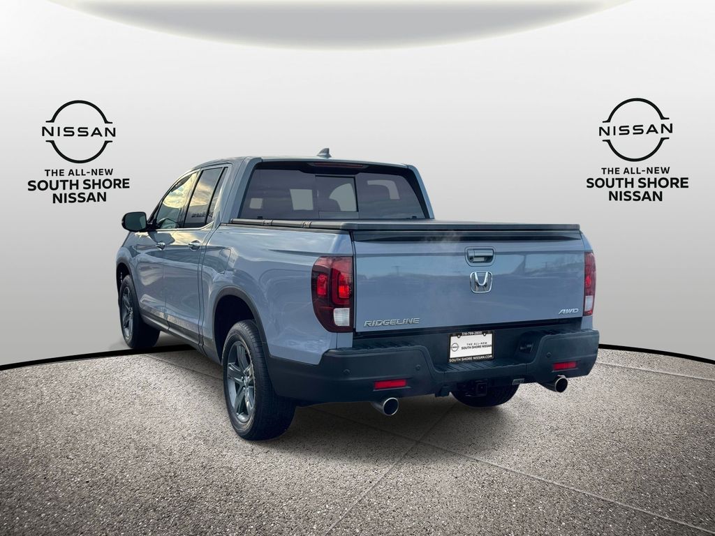 View vehicle photo 7