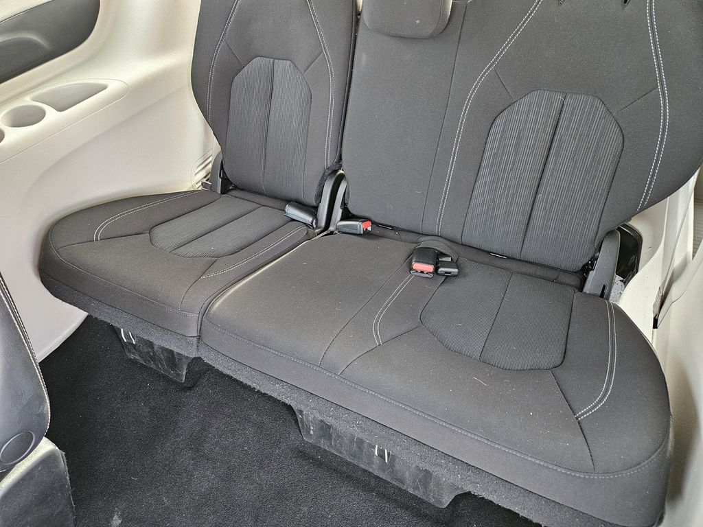 2023 Chrysler Voyager