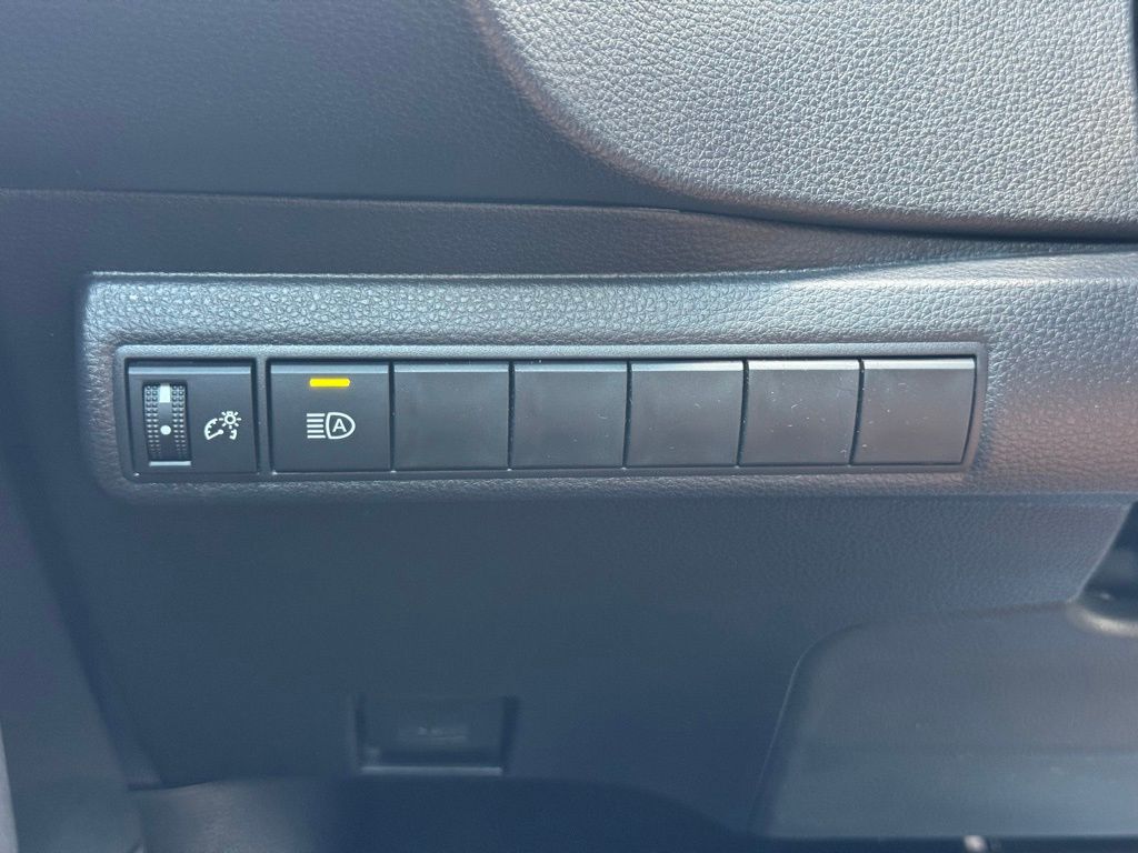 2025 Toyota Corolla LE photo 18