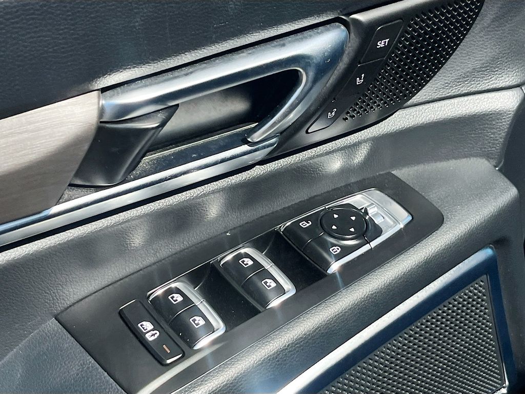 Used 2024 Black Kia SX X-Line image 18