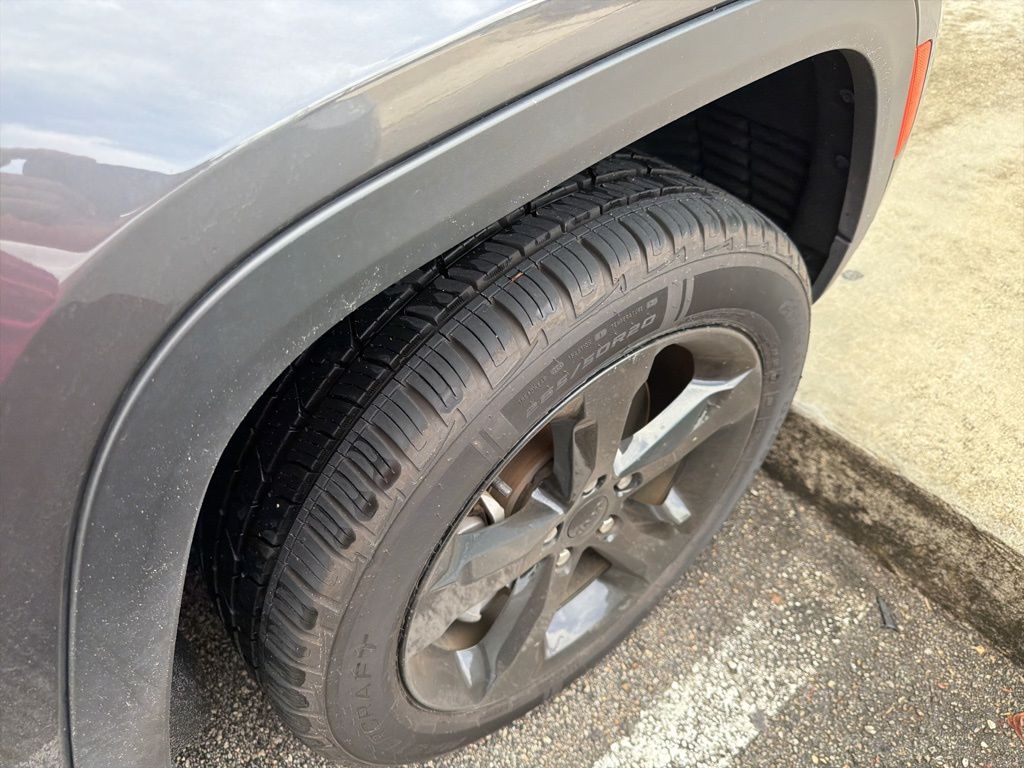 Used 2023 Baltic Gray Metallic Clearcoat Jeep Altitude image 10