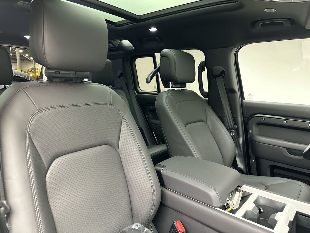 2025 Land Rover Defender 110 5