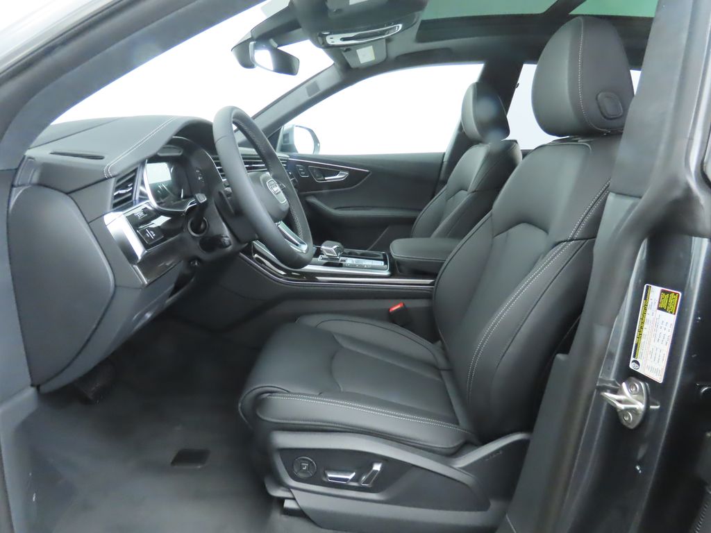 Thumbnail: 2025 Audi Q8 - 21