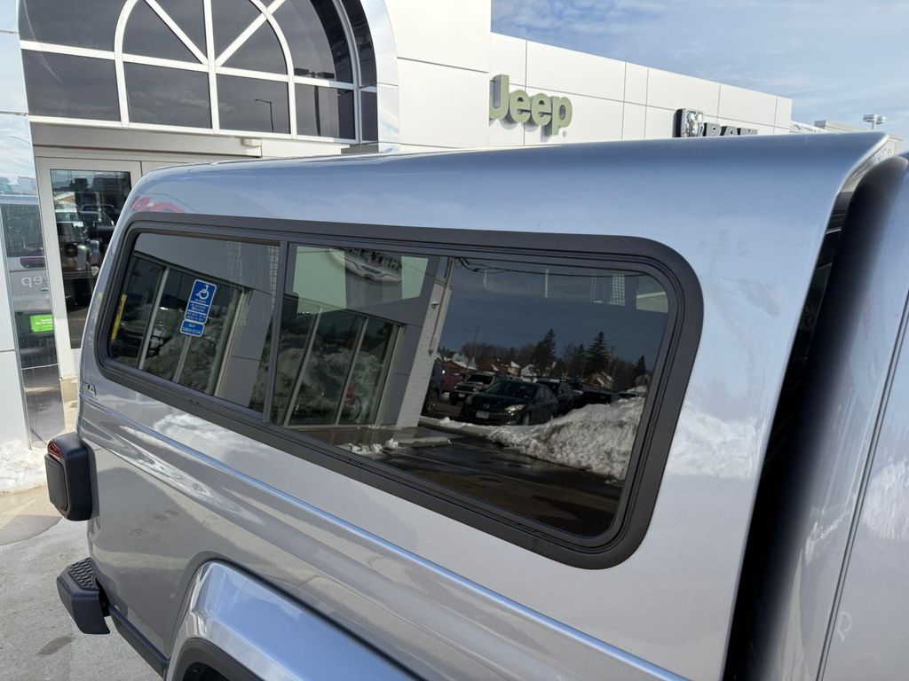 Certified Used 2020 Silver Jeep Overland image 18