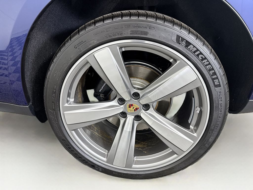 Thumbnail: 2026 Porsche Macan - 32