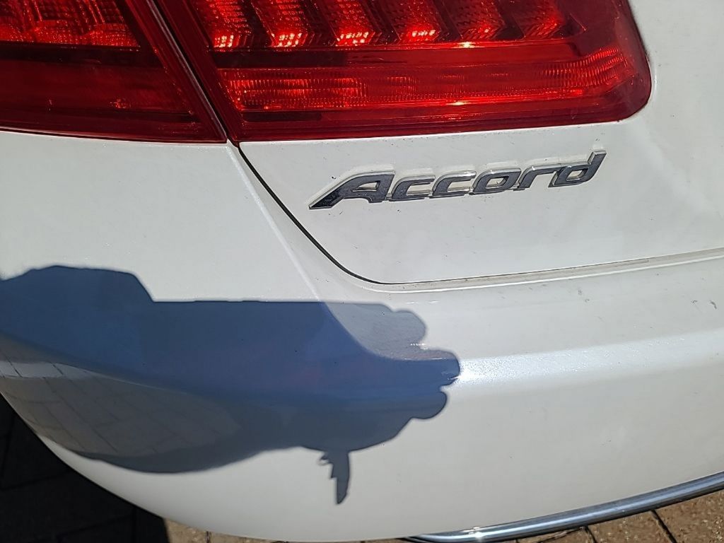 Used 2013 White Honda EX-L image 12