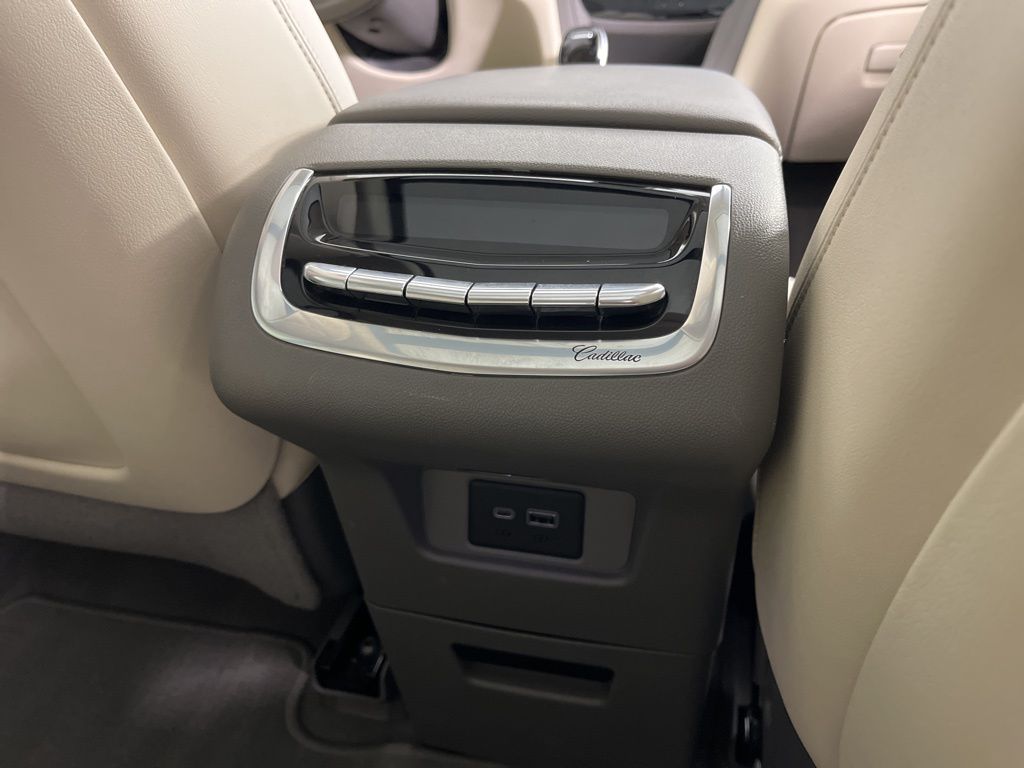 Thumbnail: 2020 Cadillac XT6 - 10