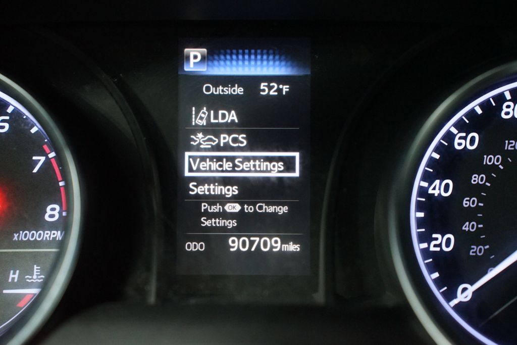 Thumbnail: 2018 Toyota Camry - 17