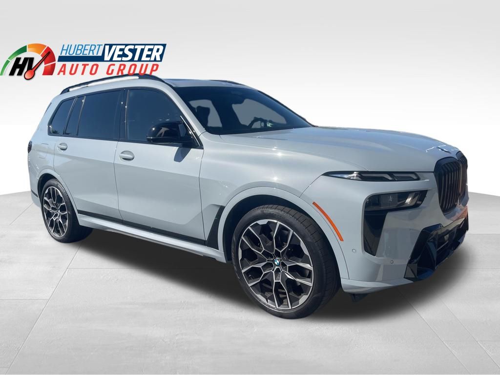2025 BMW X7 M60i's photo