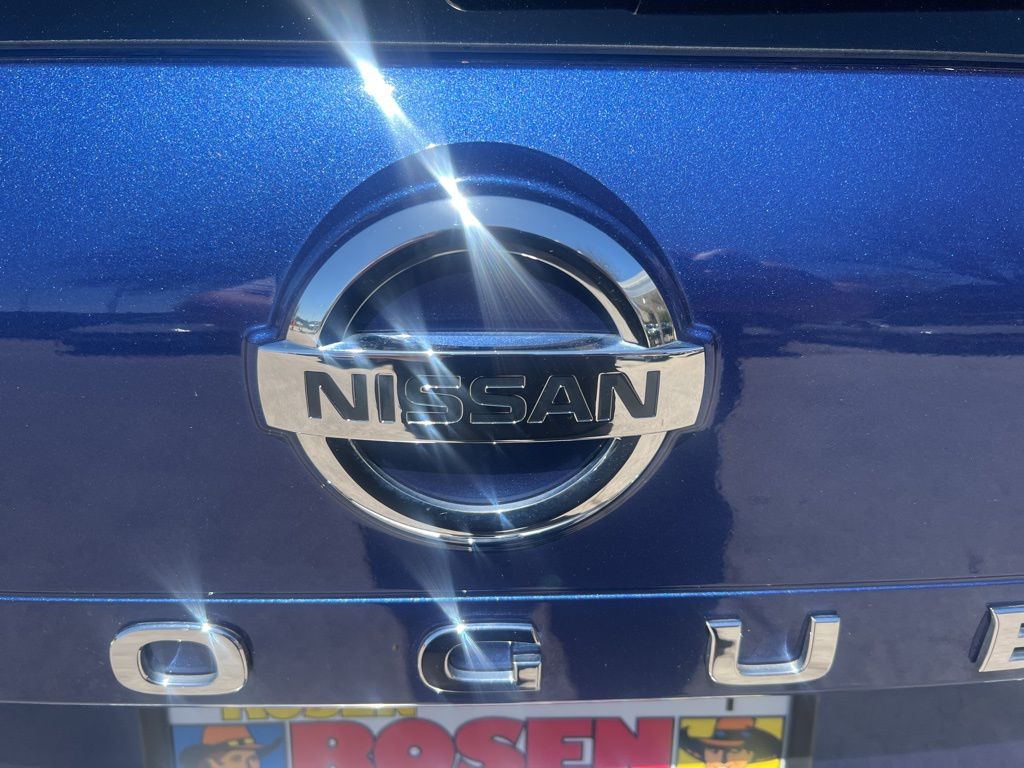 2021 Nissan Rogue SV photo