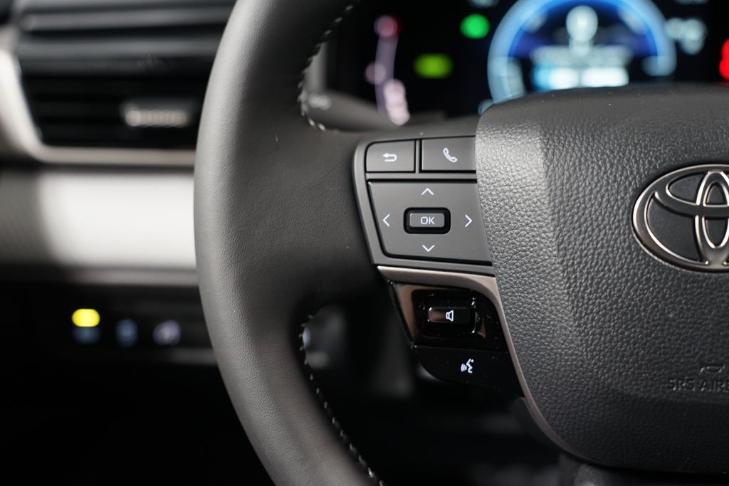 2025 Toyota Camry SE 14