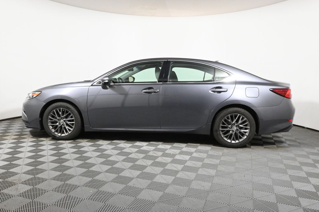 Thumbnail: 2018 Lexus ES - 2