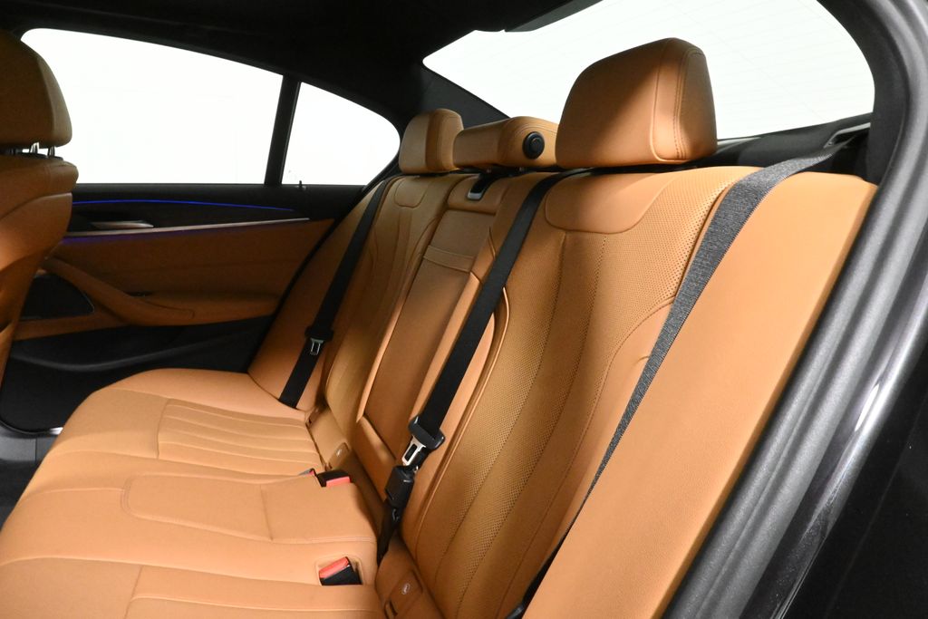Thumbnail: 2022 BMW 5 Series - 5
