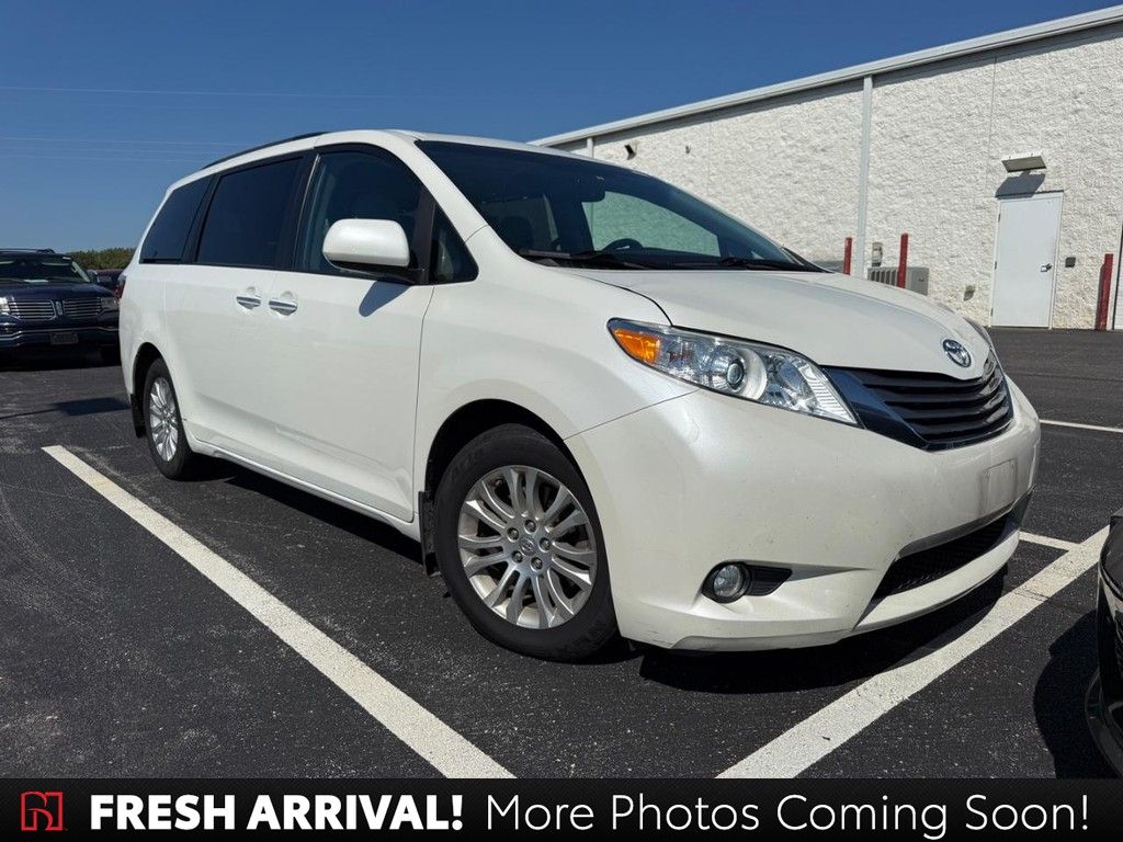 White (Blizzard Pearl) 2016 Toyota Sienna Minivan Front-Wheel Drive 6-Speed Automatic Overdrive