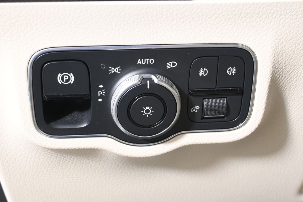 Thumbnail: 2021 Mercedes-Benz GLA - 26