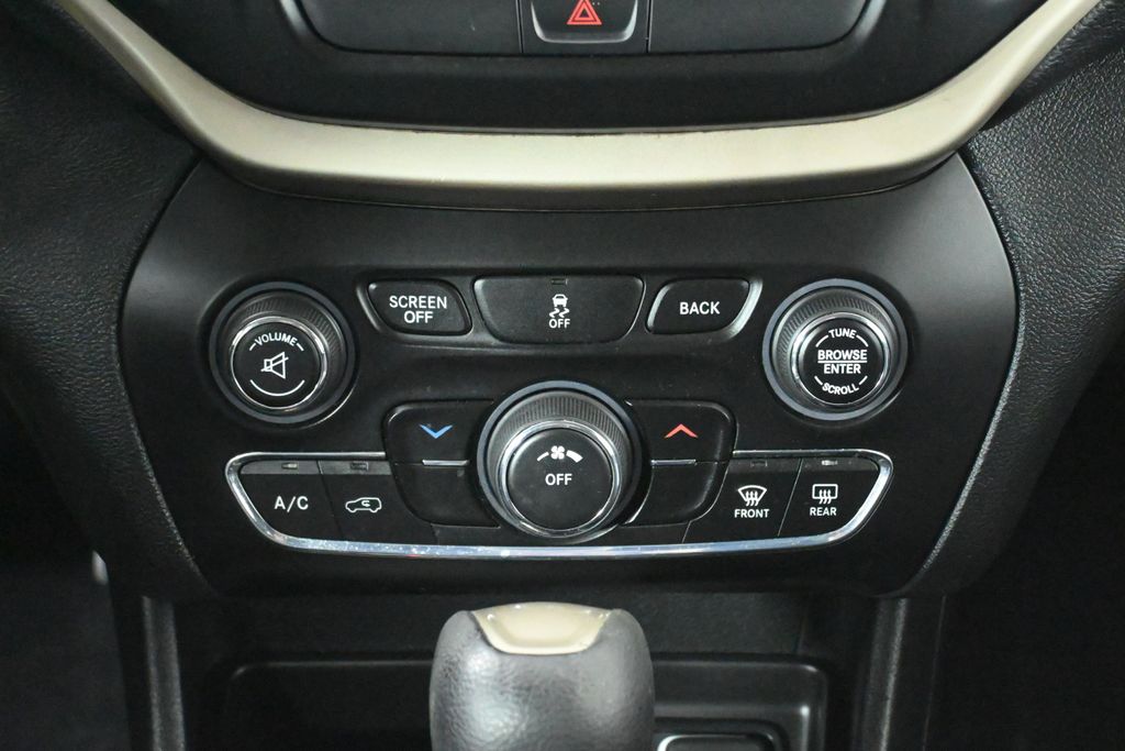 Thumbnail: 2016 Jeep Cherokee - 23