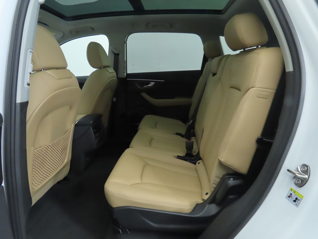 2025 Audi Q7  23