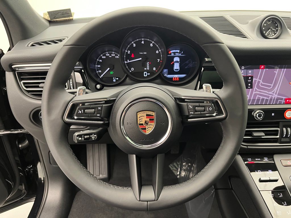 Thumbnail: 2025 Porsche Macan - 12