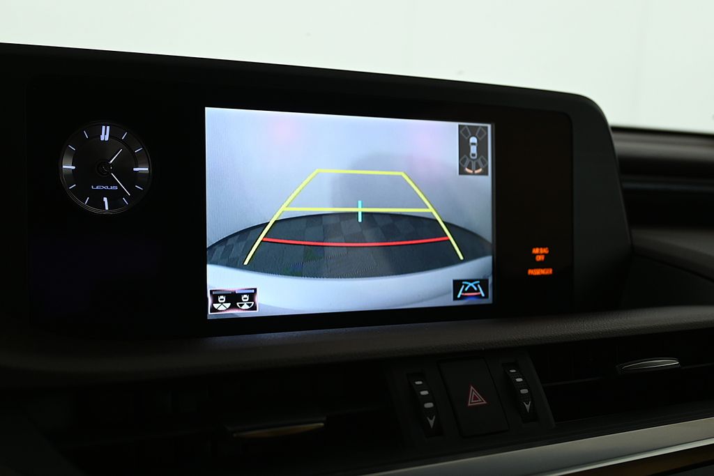 Thumbnail: 2021 Lexus ES - 25