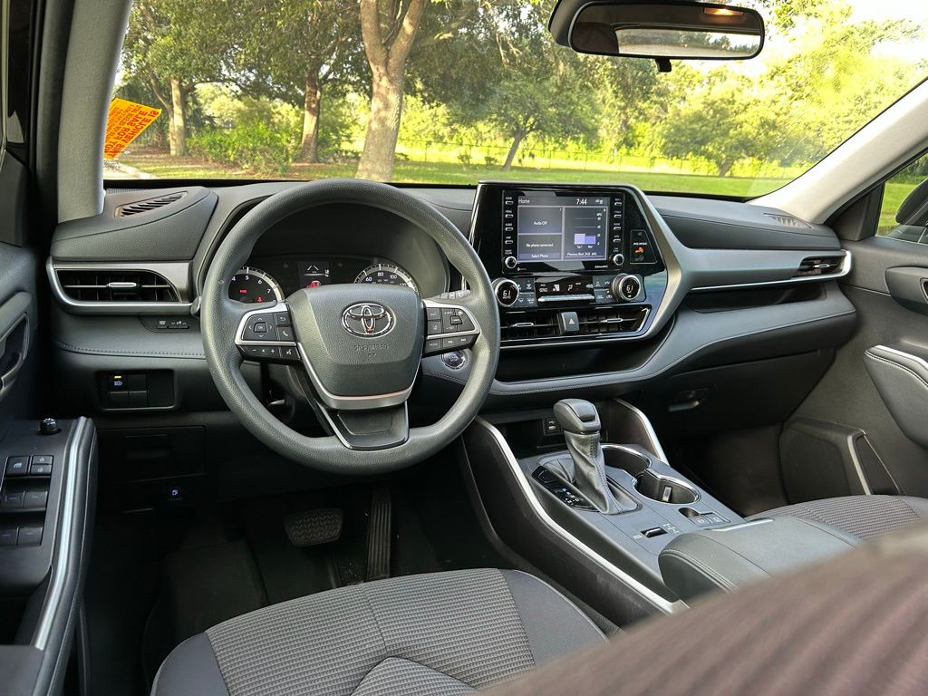 Thumbnail: 2022 Toyota Highlander - 12
