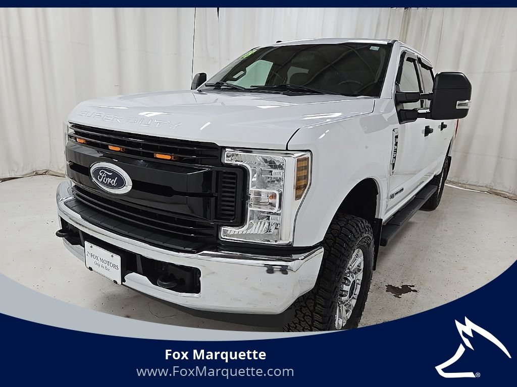 Oxford White 2018 Ford F-250 Super Duty XLT Crew Cab 4WD Pickup Truck Four-Wheel Drive 6-Speed Automatic