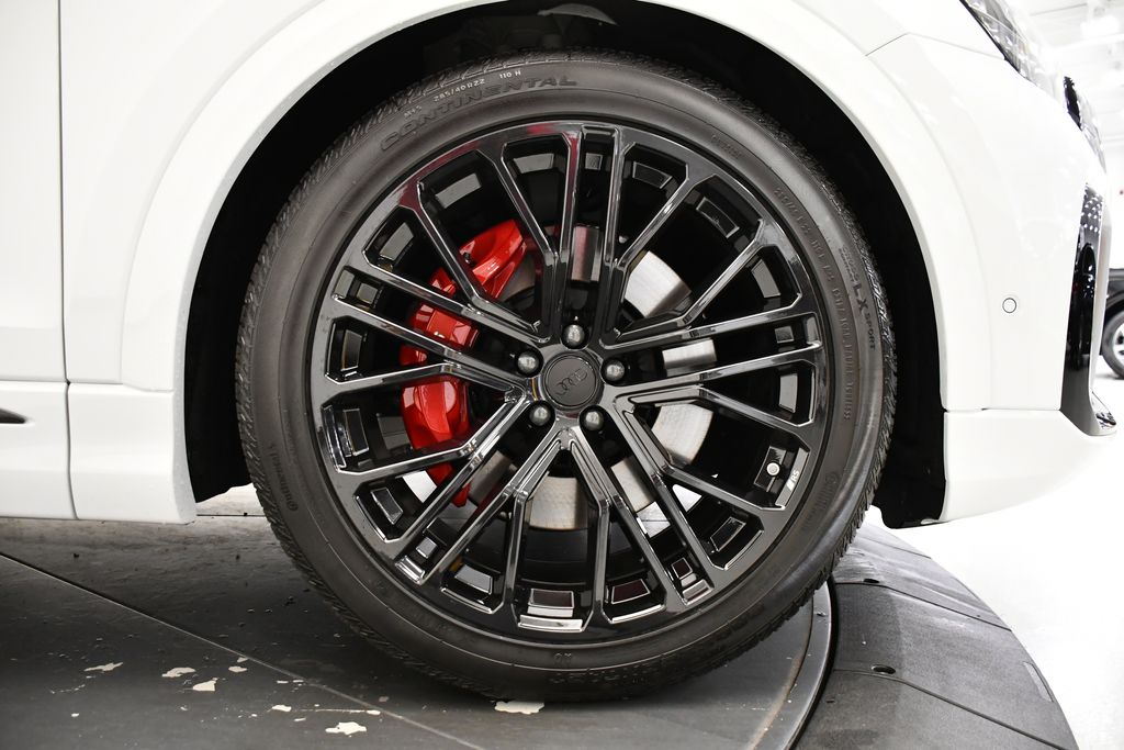 Thumbnail: 2026 Audi SQ8 - 15