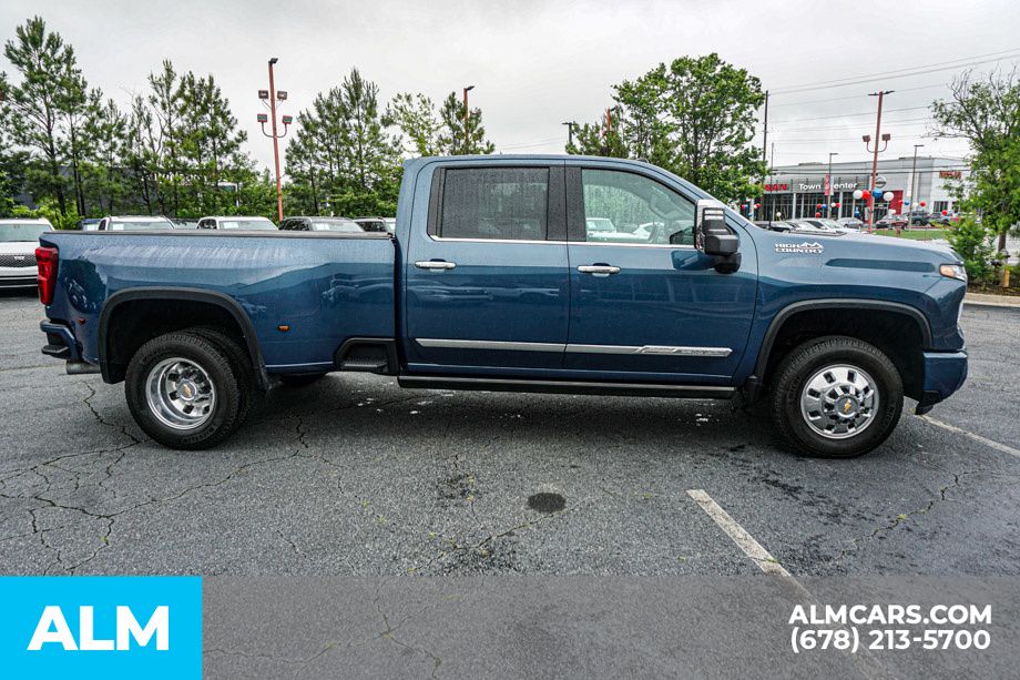 Used 2024 Blue Chevrolet High Country image 9