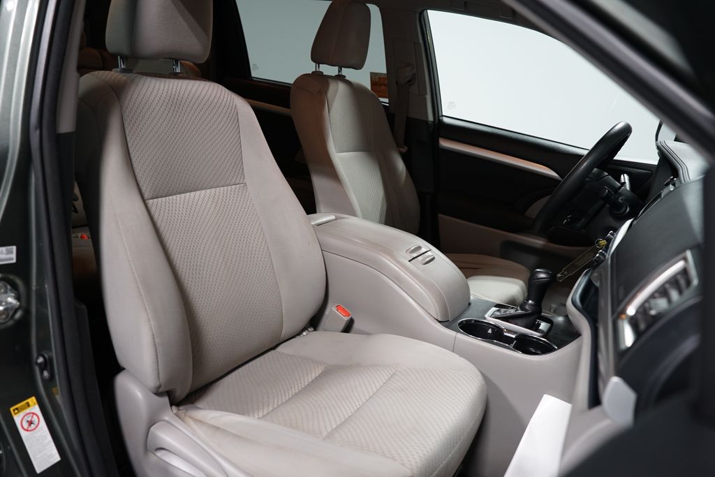 Thumbnail: 2018 Toyota Highlander - 23