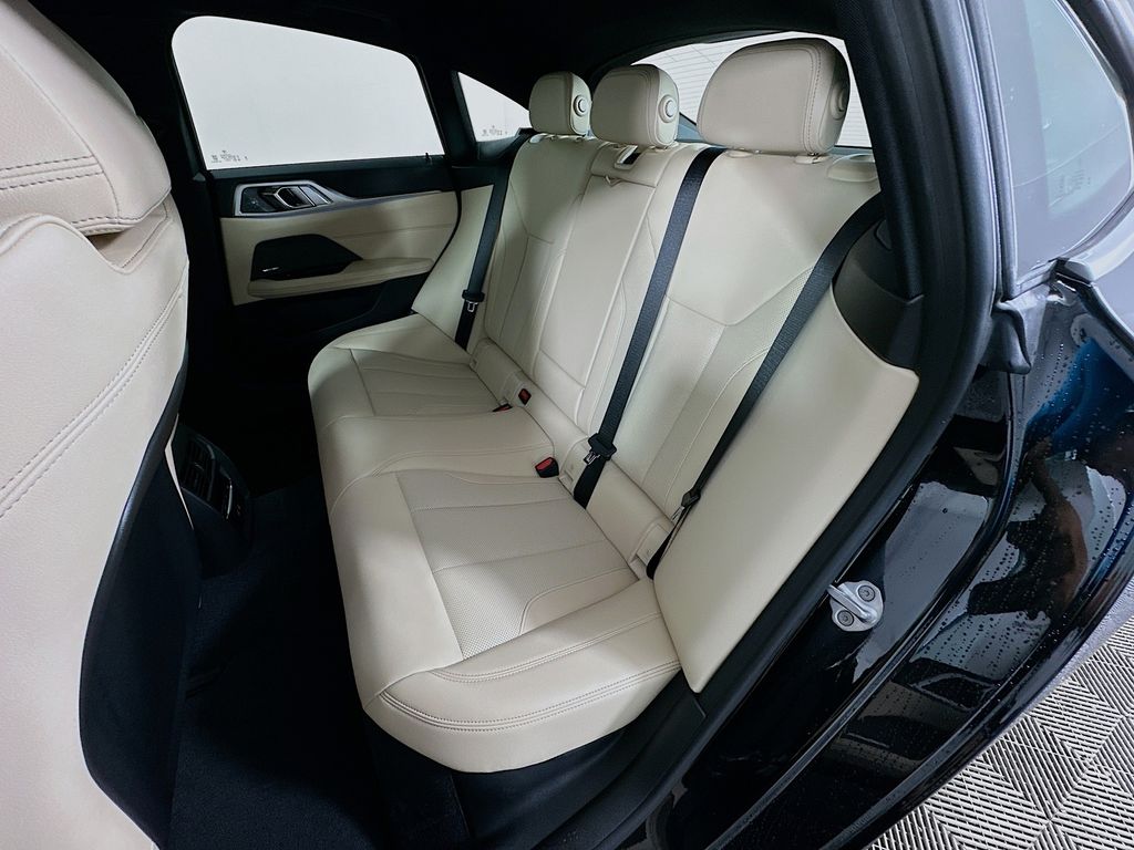 Thumbnail: 2026 BMW i4 - 17