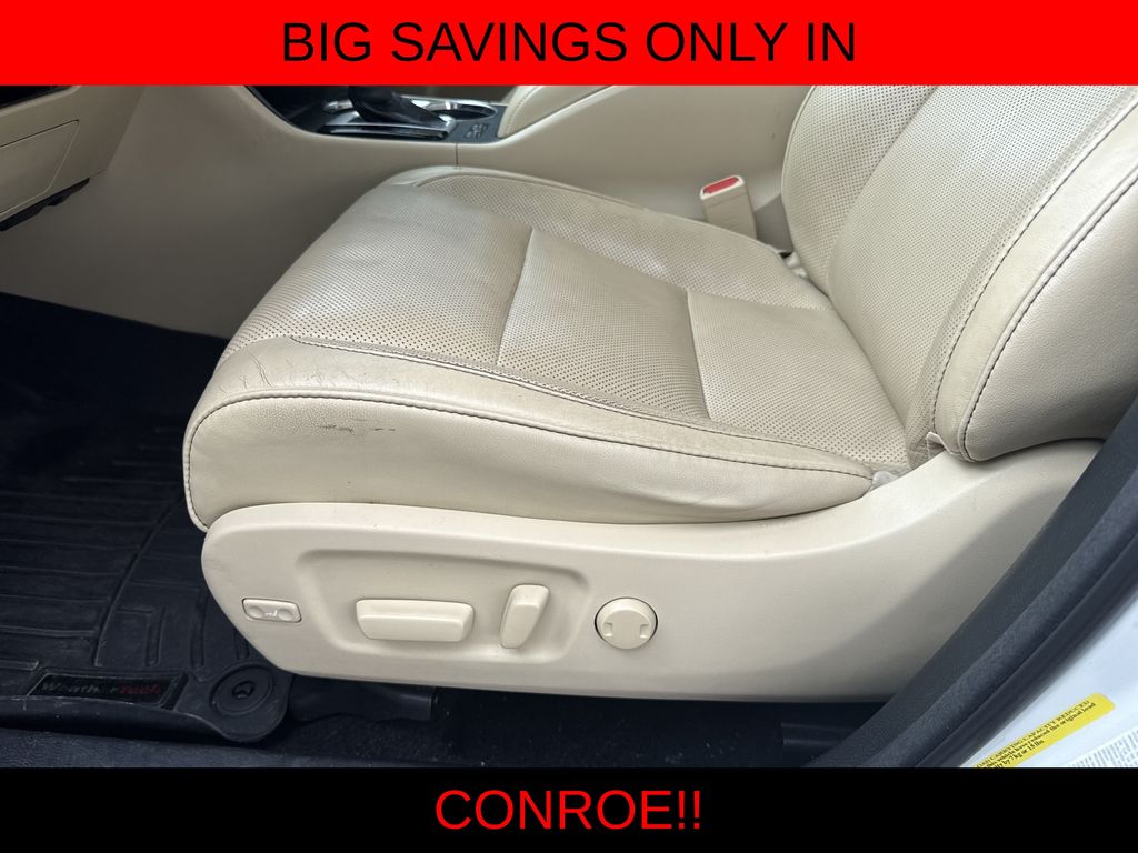 2018 Toyota Highlander Limited White at Community Kia