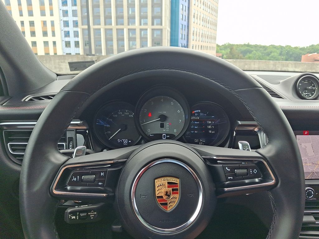 Thumbnail: 2023 Porsche Macan - 21