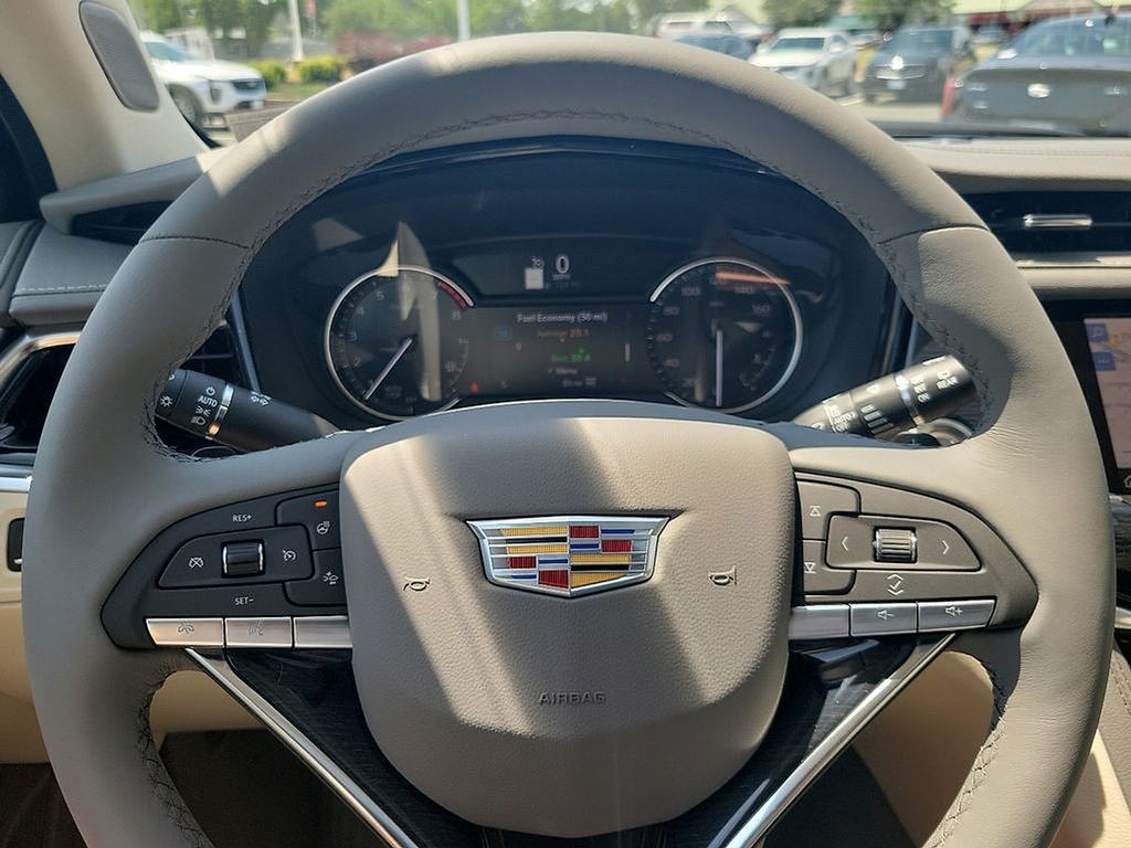 Thumbnail: 2024 Cadillac XT6 - 9