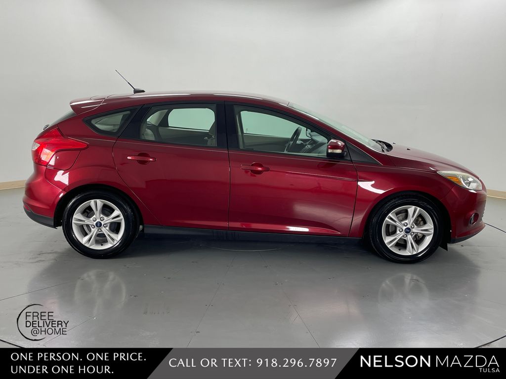 Used 2014 Red Ford SE image 5