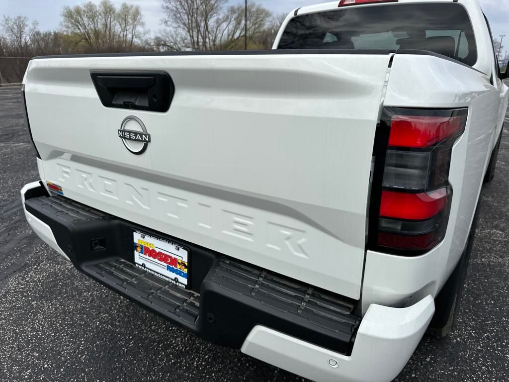 2025 Nissan Frontier SV photo