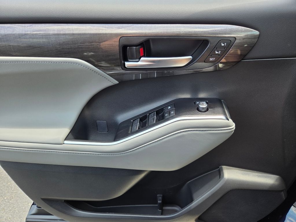 New 2026 Toyota Highlander SUV