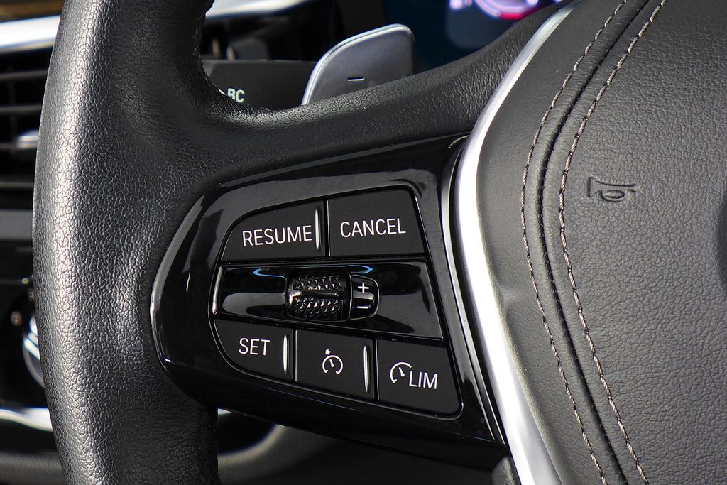 Thumbnail: 2023 BMW 5 Series - 28