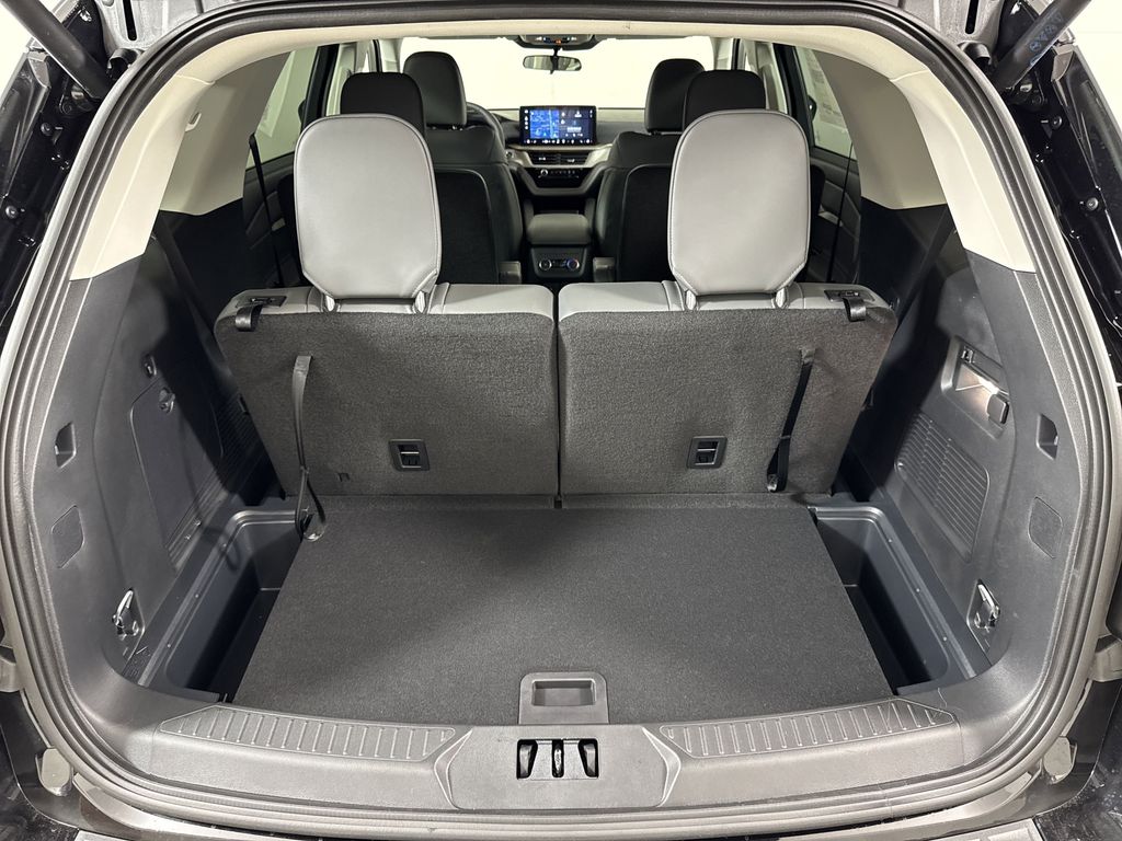 2025 Ford Explorer photo 17