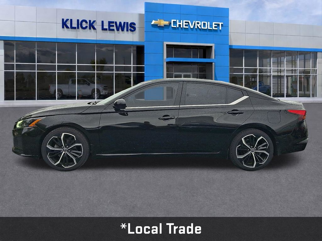 View vehicle photo 4