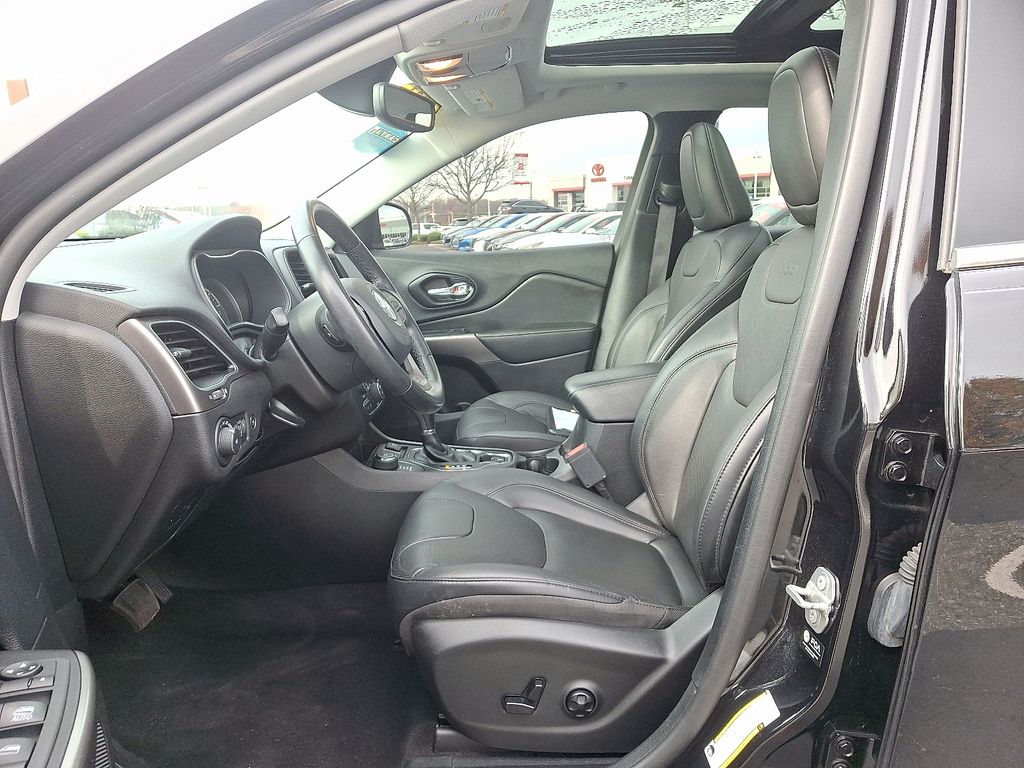 Thumbnail: 2021 Jeep Cherokee - 14