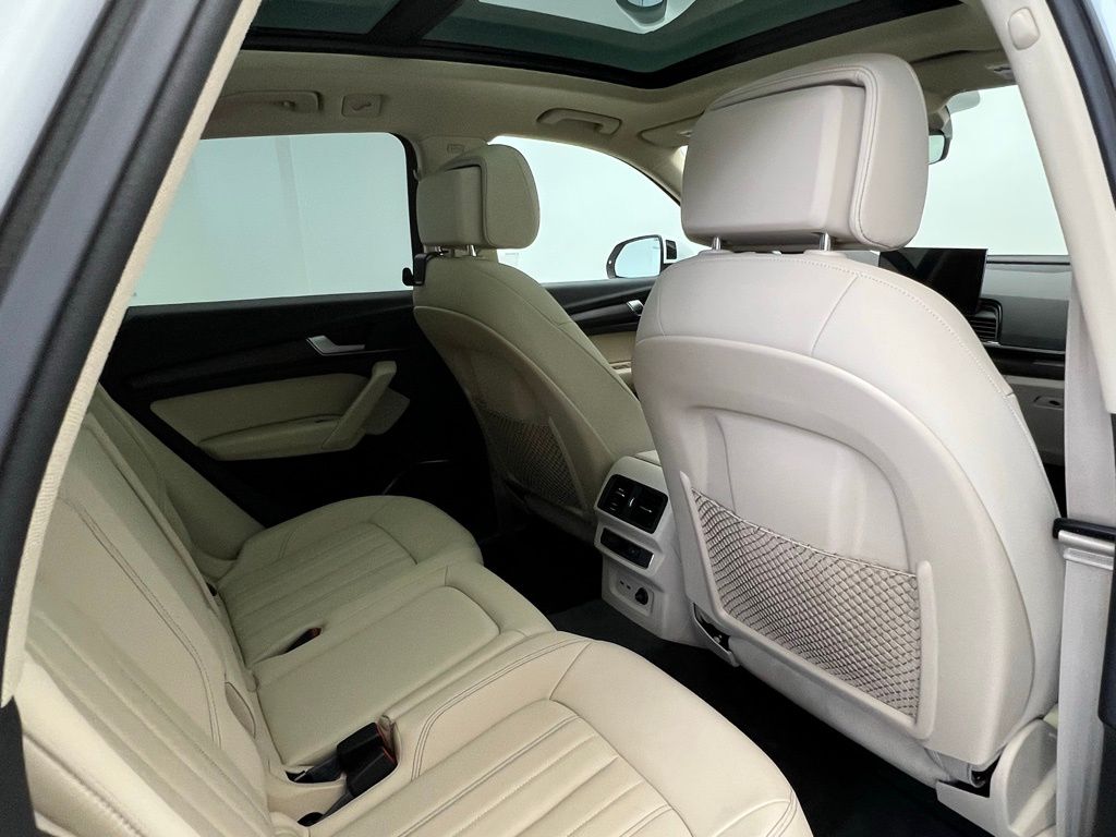 Thumbnail: 2023 Audi Q5 - 8
