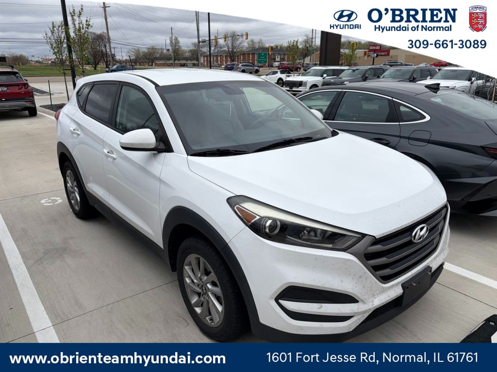 Dazzling White 2016 Hyundai Tucson 2.0L SE FWD with Beige Seats SUV / Crossover Front-Wheel Drive 6-Speed Automatic Overdrive