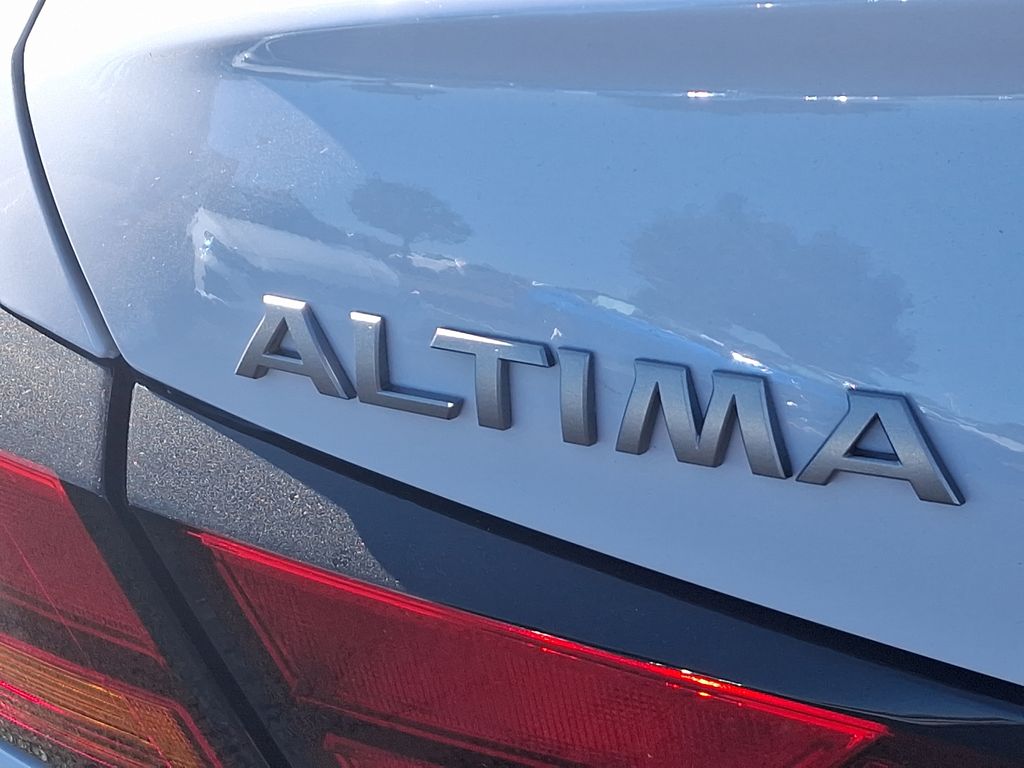 2025 Nissan Altima SR 11