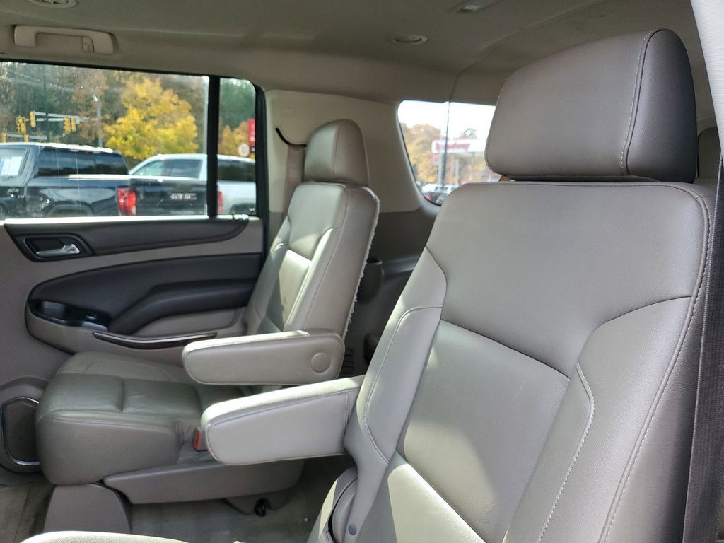 2015 Chevrolet Suburban LT 27