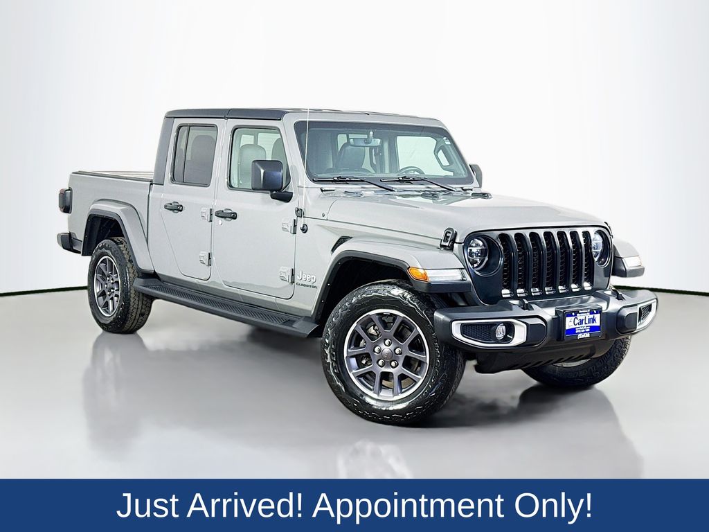 Sting-Gray Clearcoat 2021 Jeep Gladiator Pickup Truck Four-Wheel Drive 6-Speed Manual