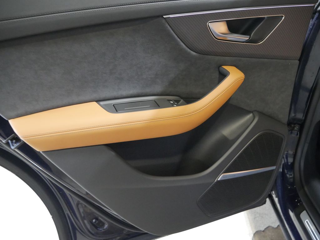 Thumbnail: 2026 Audi RS Q8 - 17