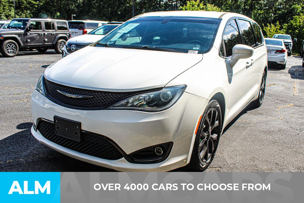 Used 2019 White Chrysler Touring Plus image 3