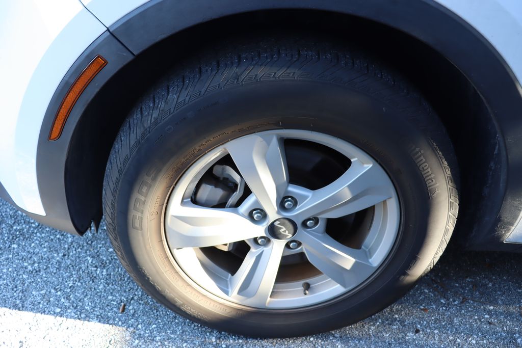 Thumbnail: 2023 Kia Sorento - 4